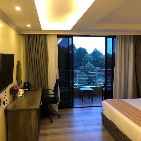 The Willis Hotel, Bomet Esterno foto