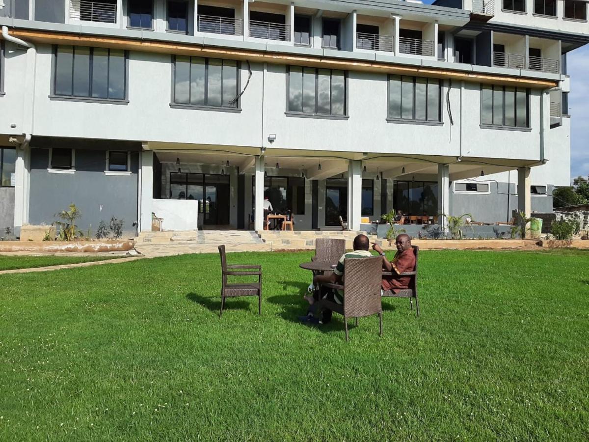 The Willis Hotel, Bomet Esterno foto
