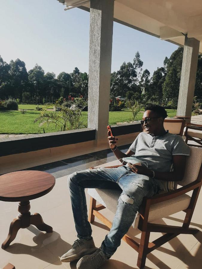 The Willis Hotel, Bomet Esterno foto