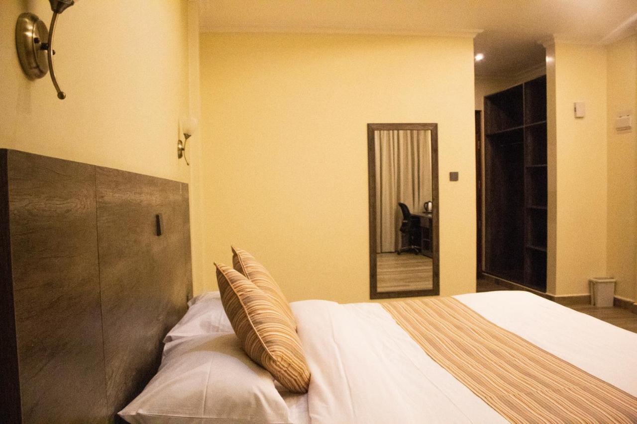The Willis Hotel, Bomet Esterno foto