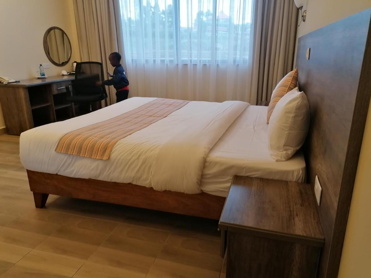 The Willis Hotel, Bomet Esterno foto