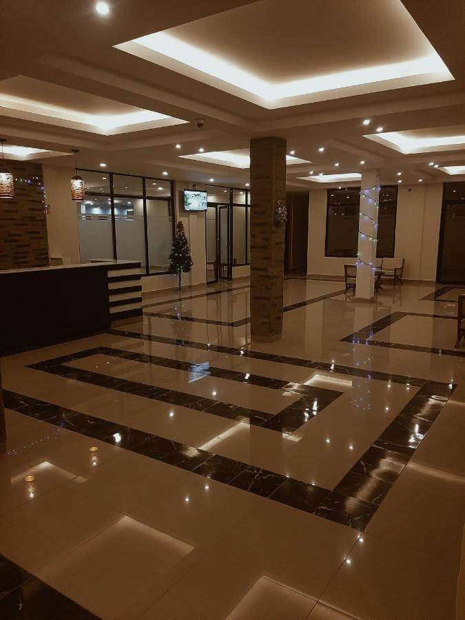 The Willis Hotel, Bomet Esterno foto