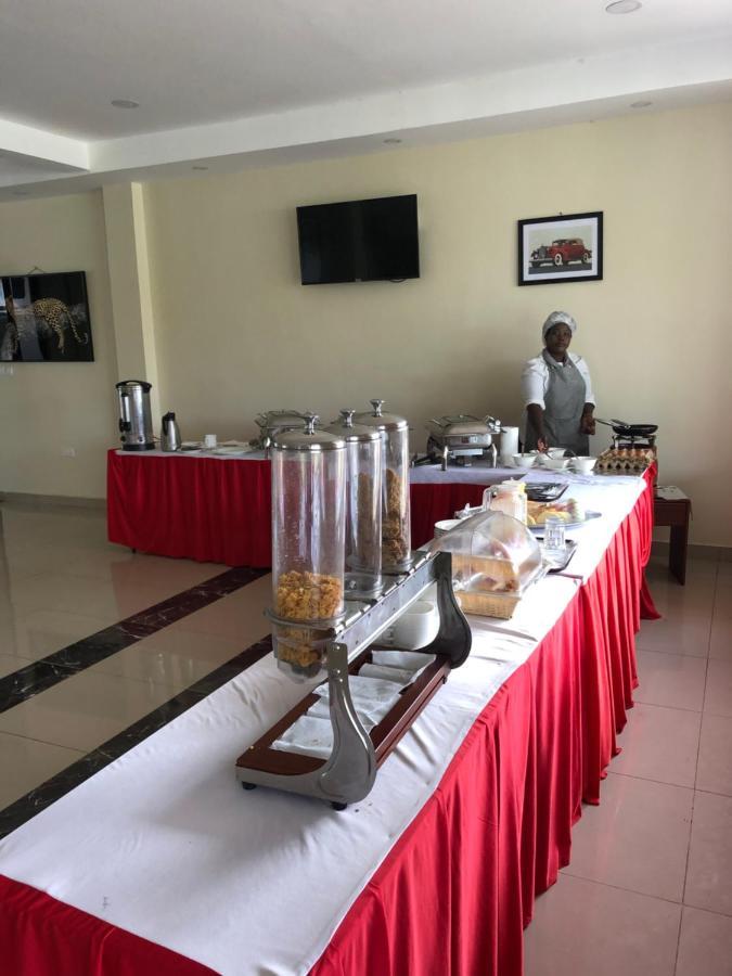 The Willis Hotel, Bomet Esterno foto