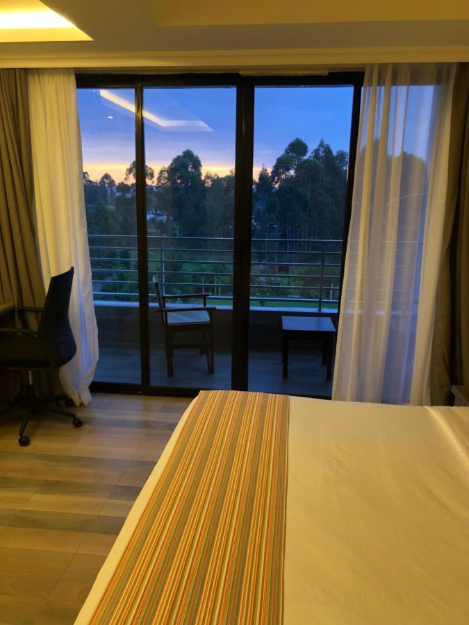 The Willis Hotel, Bomet Esterno foto
